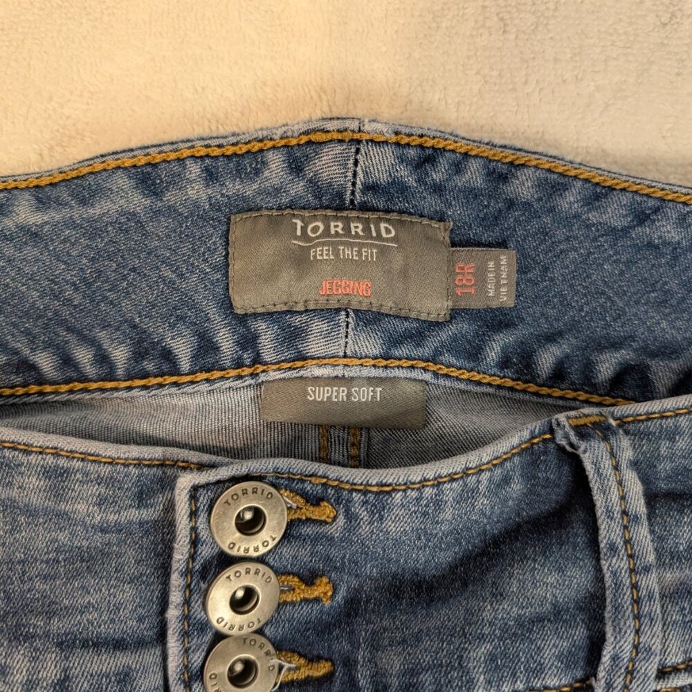 Torrid Feel The Fit Jegging - Picture 4 of 6